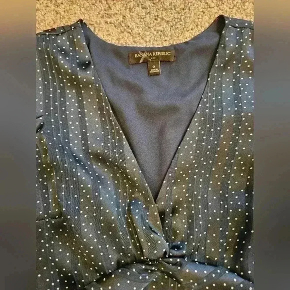 Banana Republic Factory Sleeveless Polka Dot Dress White & Navy Blue, Size 0 - Picture 2 of 6